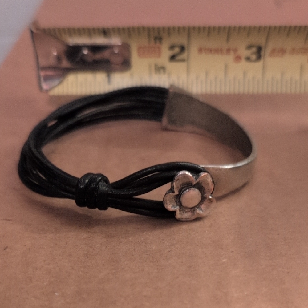 Chic Silver and Black Floral Bracelet
